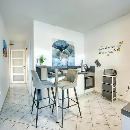 Matea * ביוגראד נה מורו